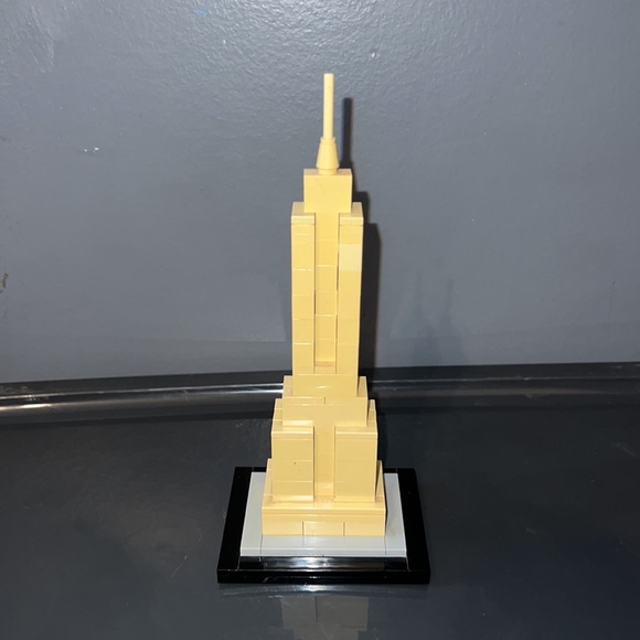 Retired Lego Empire State Building 21002 - Picture 4 of 7
